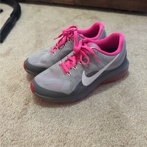 Nike Max Dynasty 2 size 5.5